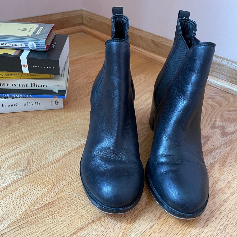 Sam Edelman Black Chelsea Boots (W 7.5)